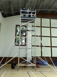 Andamio doble de cubierta de madera personalizado de 7 m con escaleras de sujeción